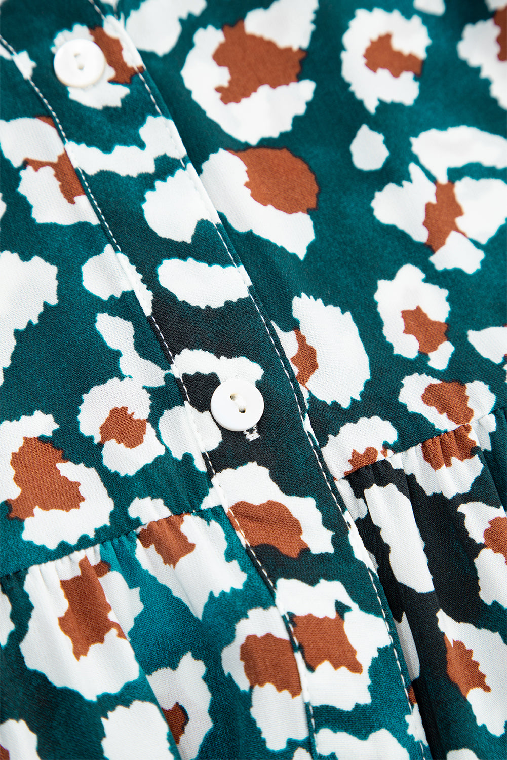 Blauwe overhemdjurk met ruches en luipaardprint met bubbelmouwen
