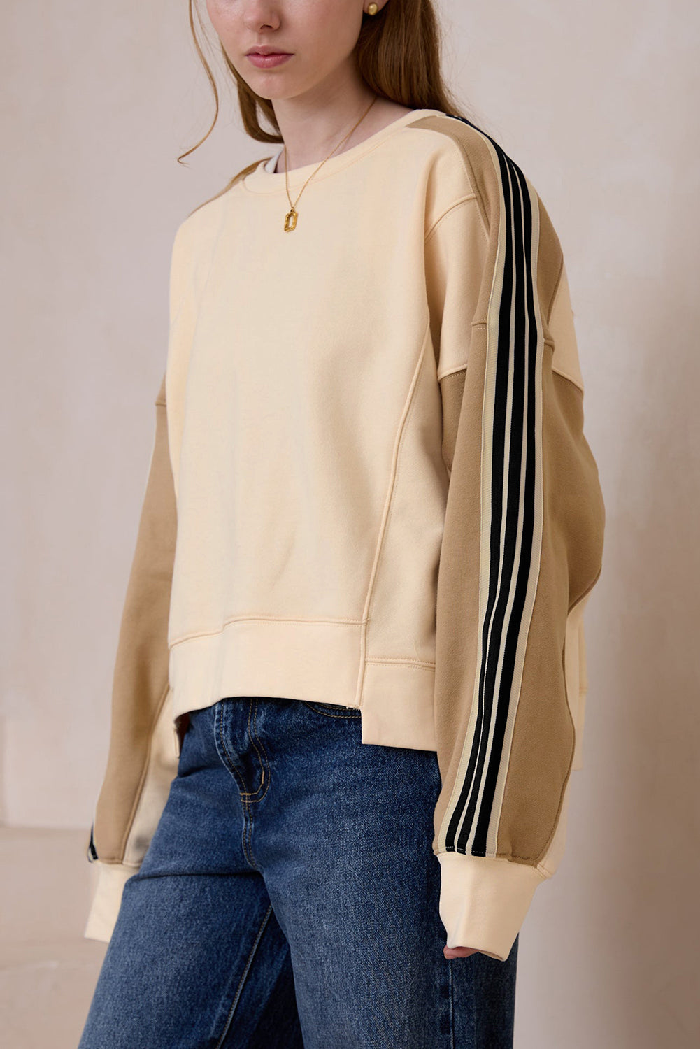 Beige contrast gestreepte patchwork druppel schouder los sweatshirt