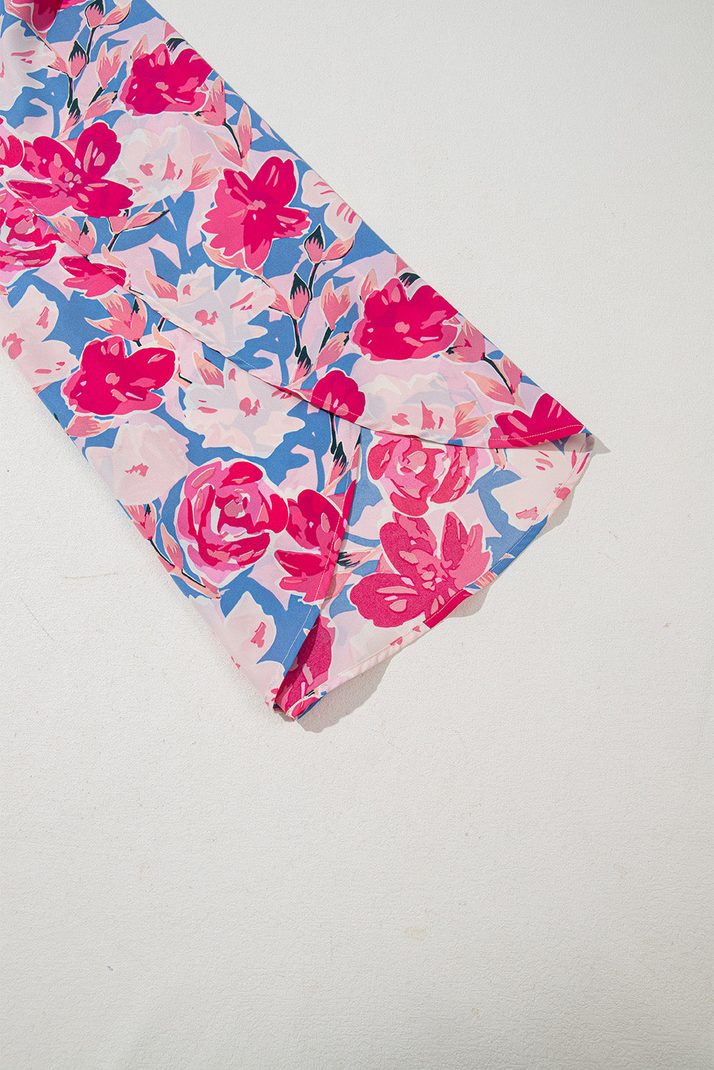 Roze bloemenprint asymmetrische halslijn enkele schouder drape mouw riem jumpsuit