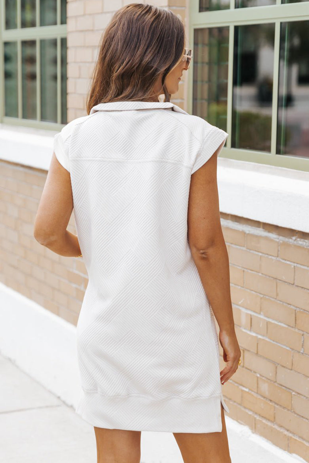 Witte textureerde halve zip collared cap mouw mini jurk