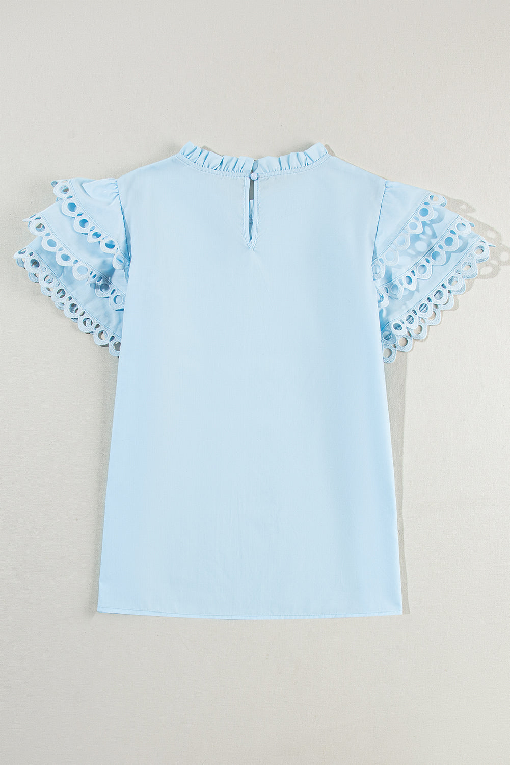 Beau blauwe gelaagde Ric Rac-blouse met kapmouwen en gevulde nek