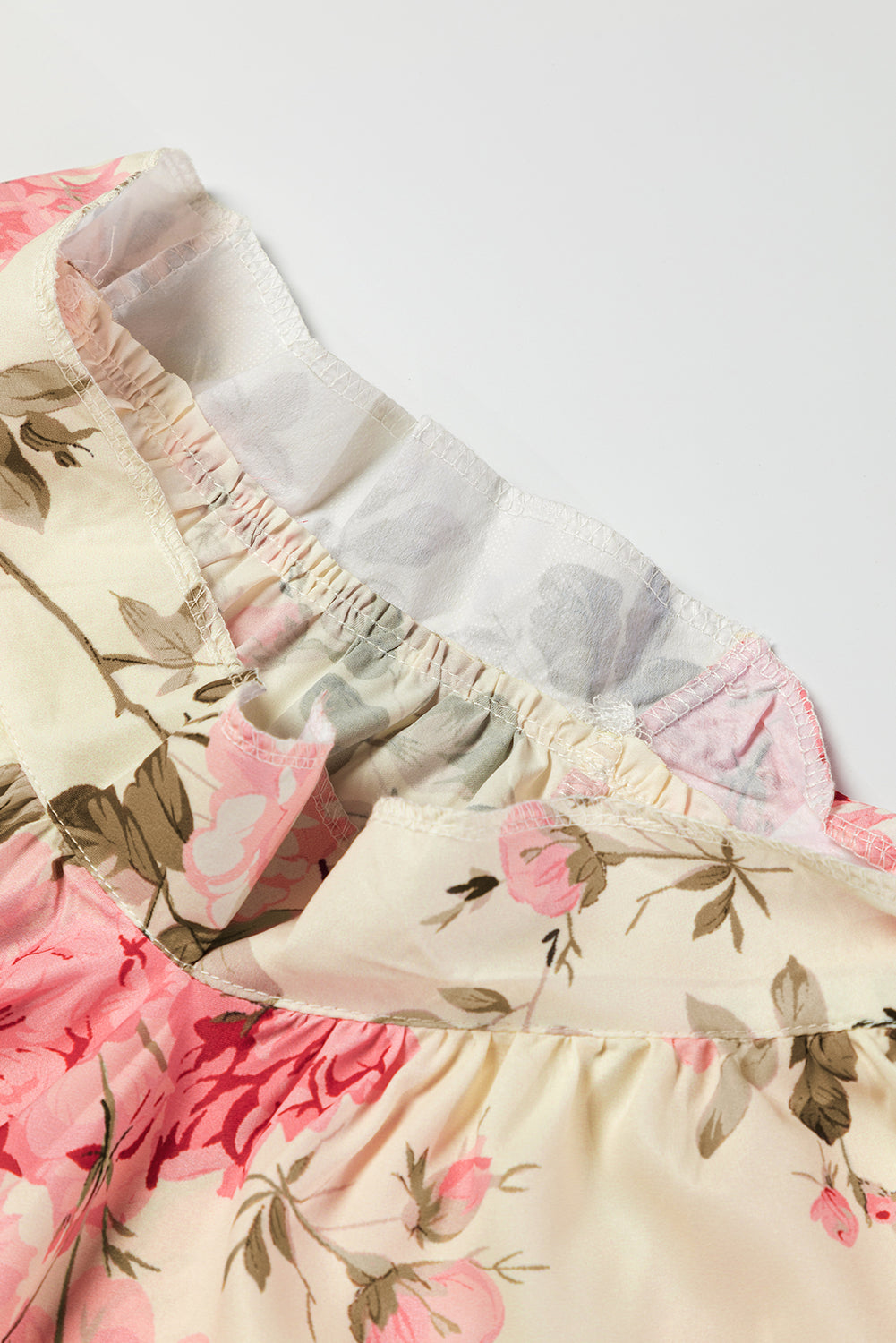 Beige blouse met V-hals met bloemenprint en lantaarnmouwen