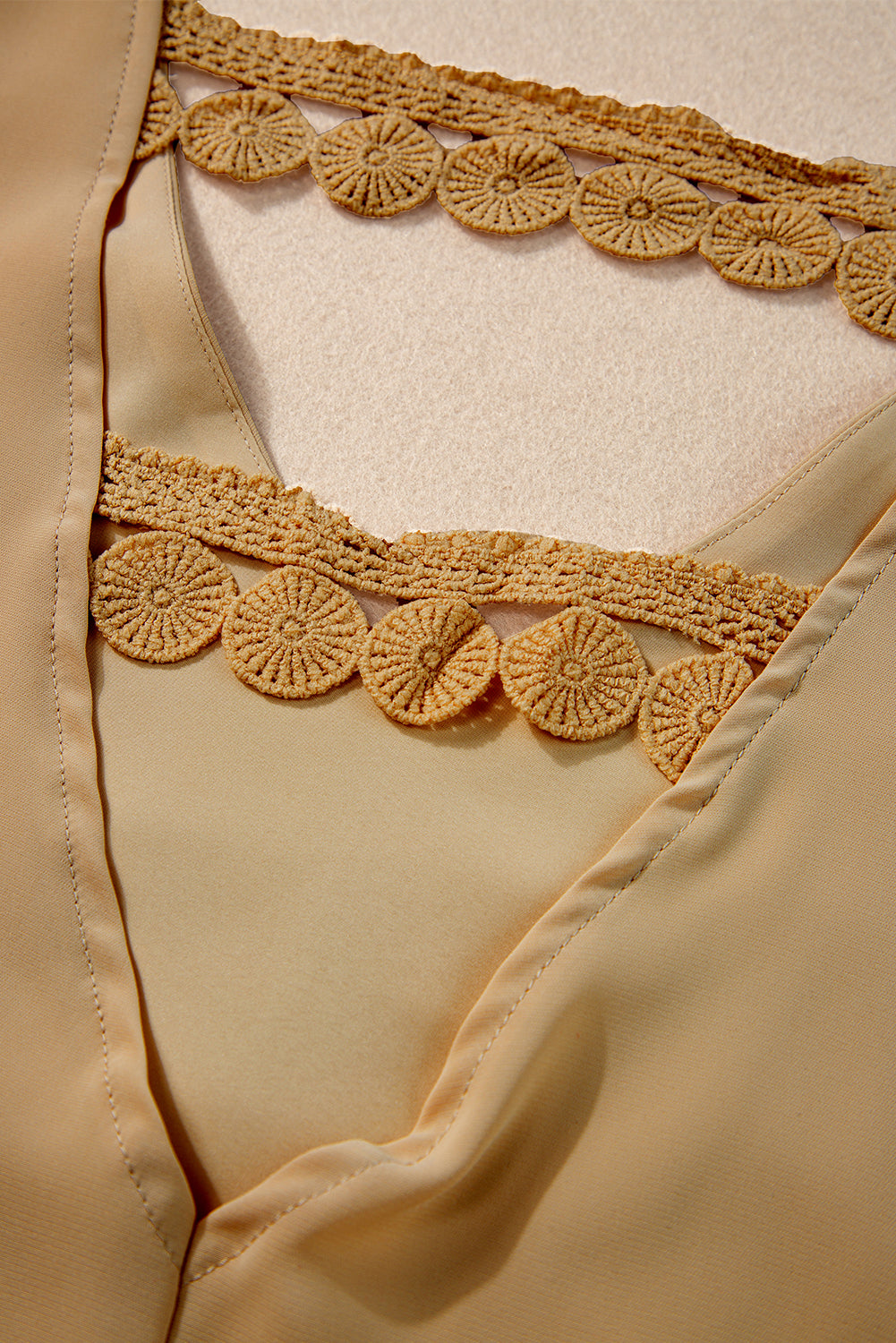 Perkament V-hals blouse met ruches, kanten verfraaide holle achterkant