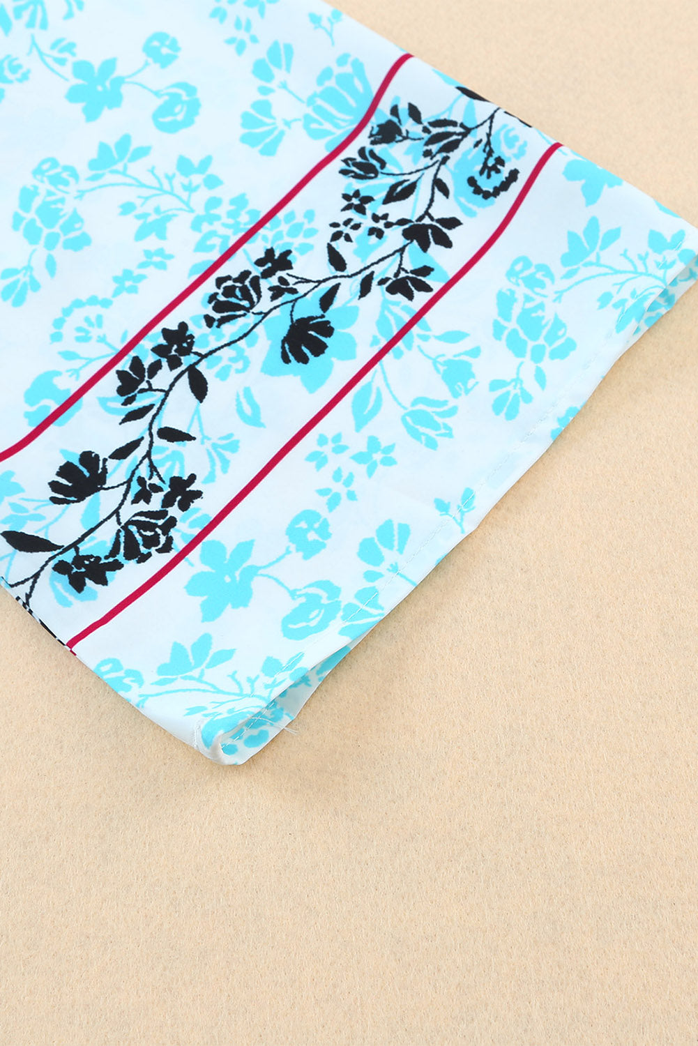 Veelkleurige kimono met lange mouwen en kwastjes