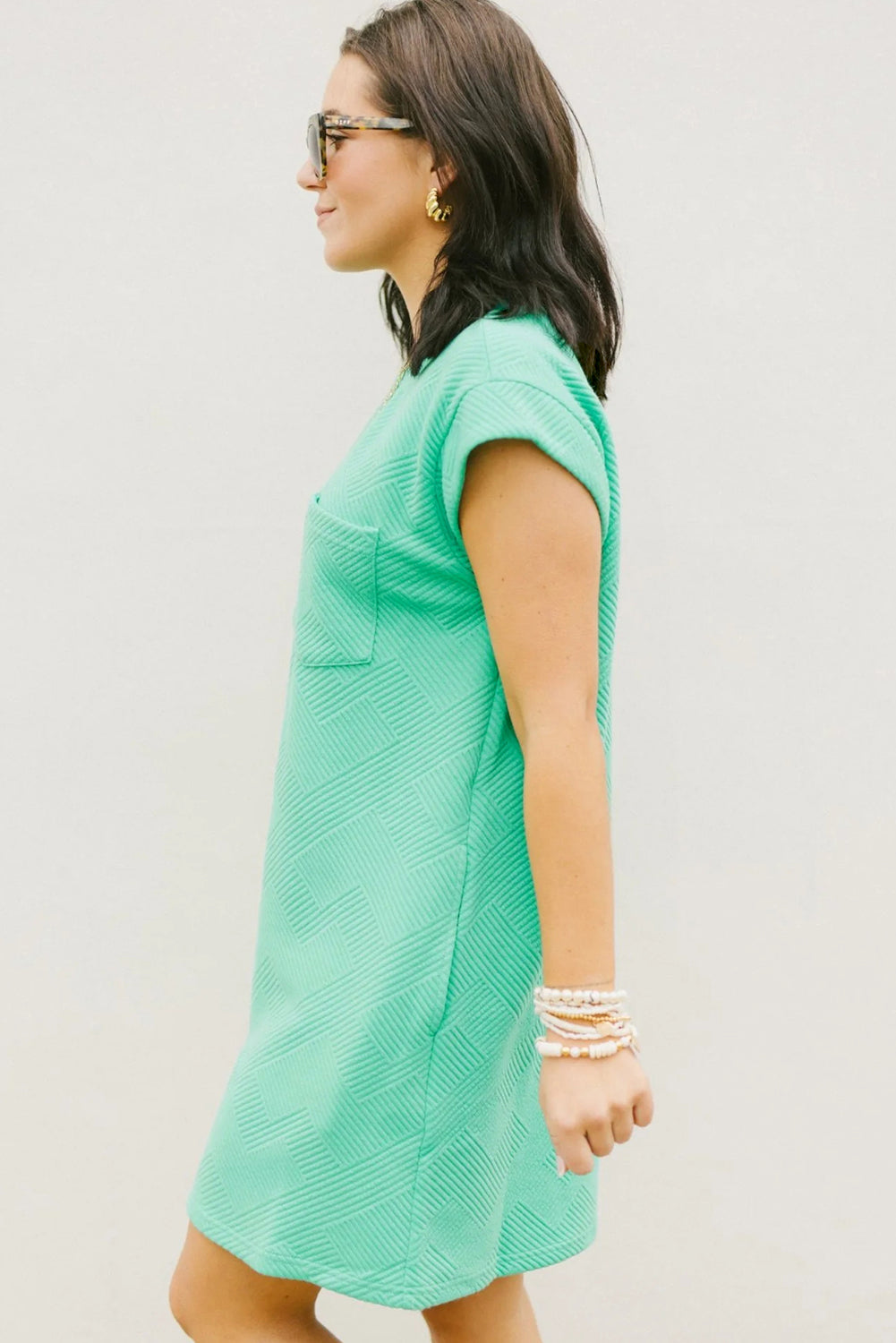 Mintgroene T-shirtjurk met getextureerde kapmouw