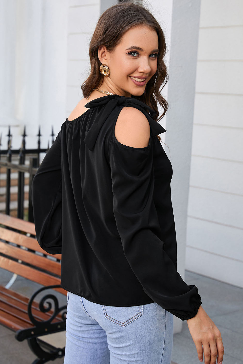 Zwart geknoopte asymmetrische off-shoulder blouse
