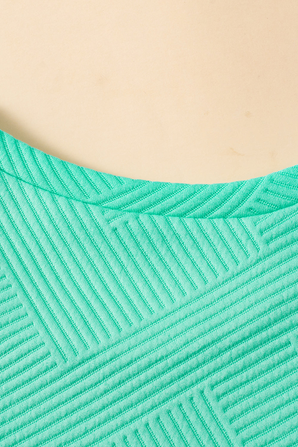 Mintgroene T-shirtjurk met getextureerde kapmouw