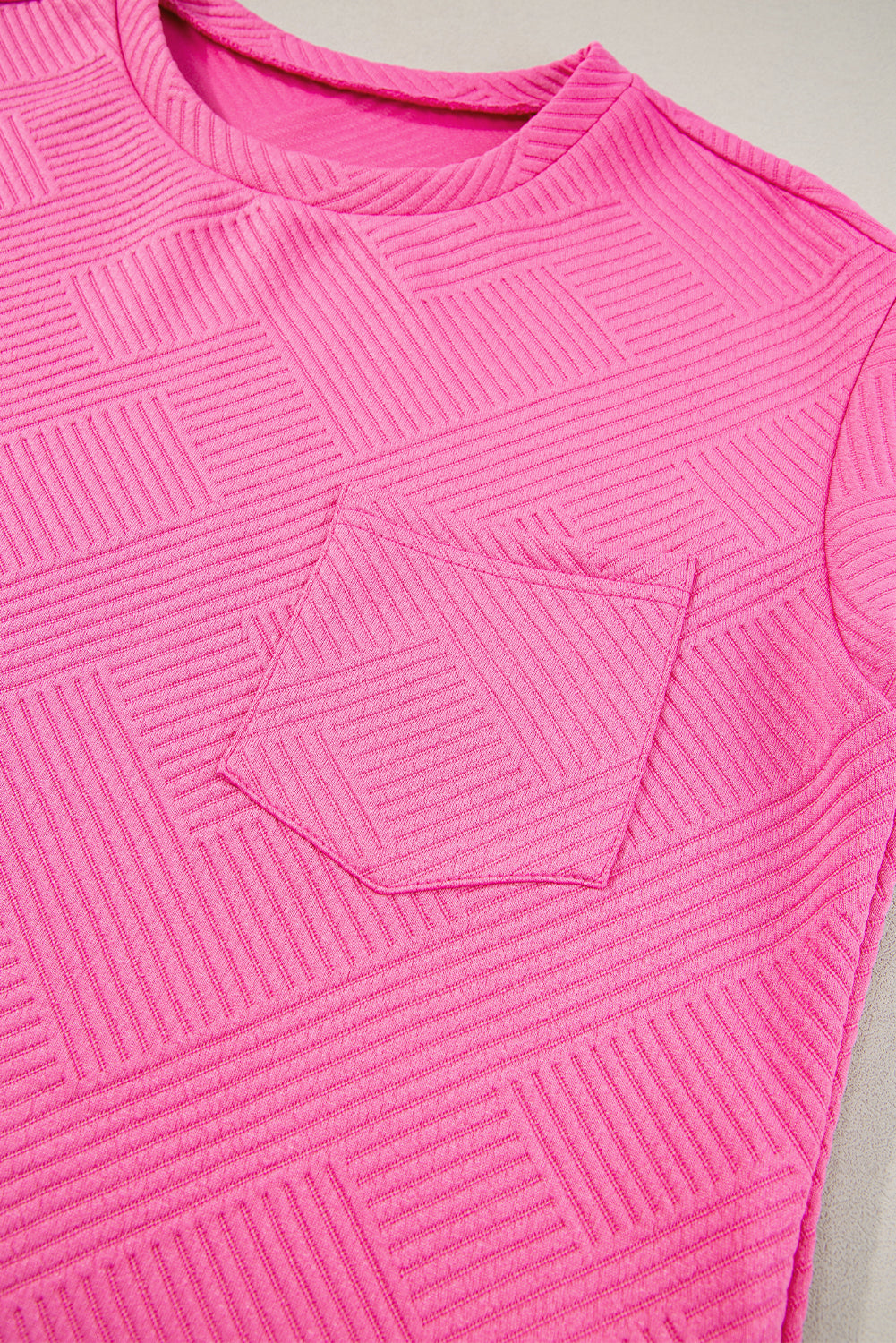 Sachet roze getextureerde T-shirtjurk met kapmouwen