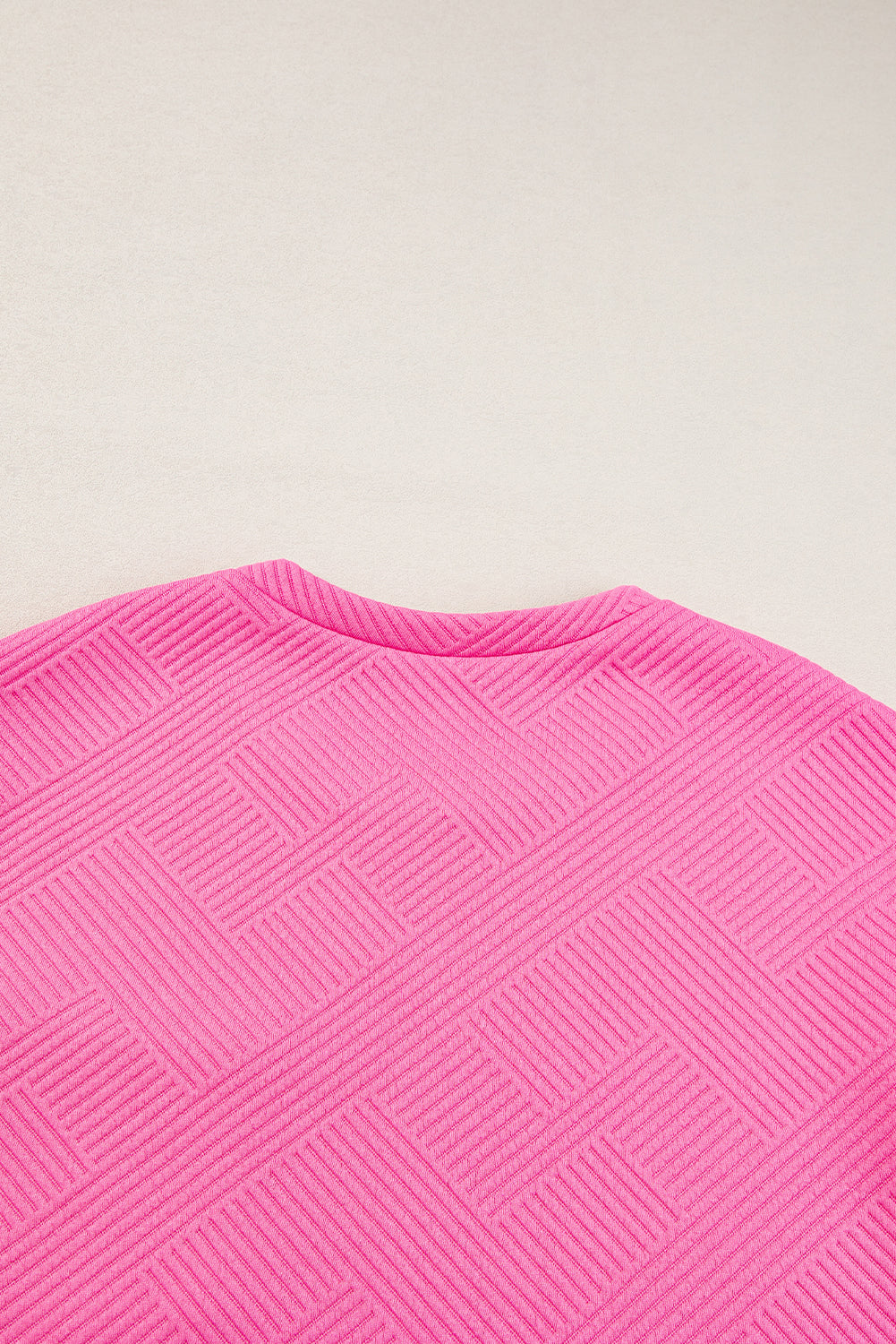 Sachet roze getextureerde T-shirtjurk met kapmouwen