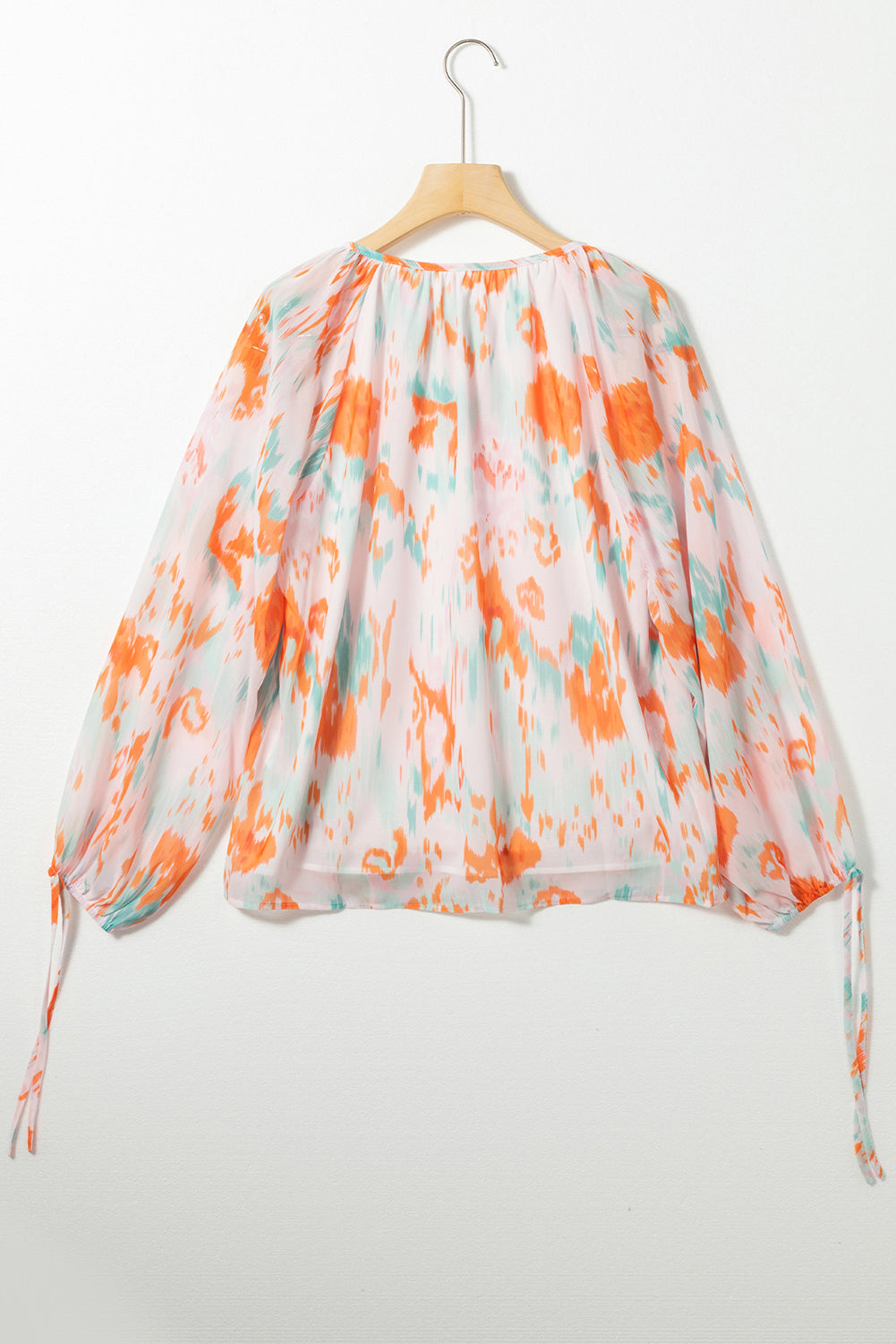 Blouse met veelkleurige abstracte print en splithals en pofmouwen