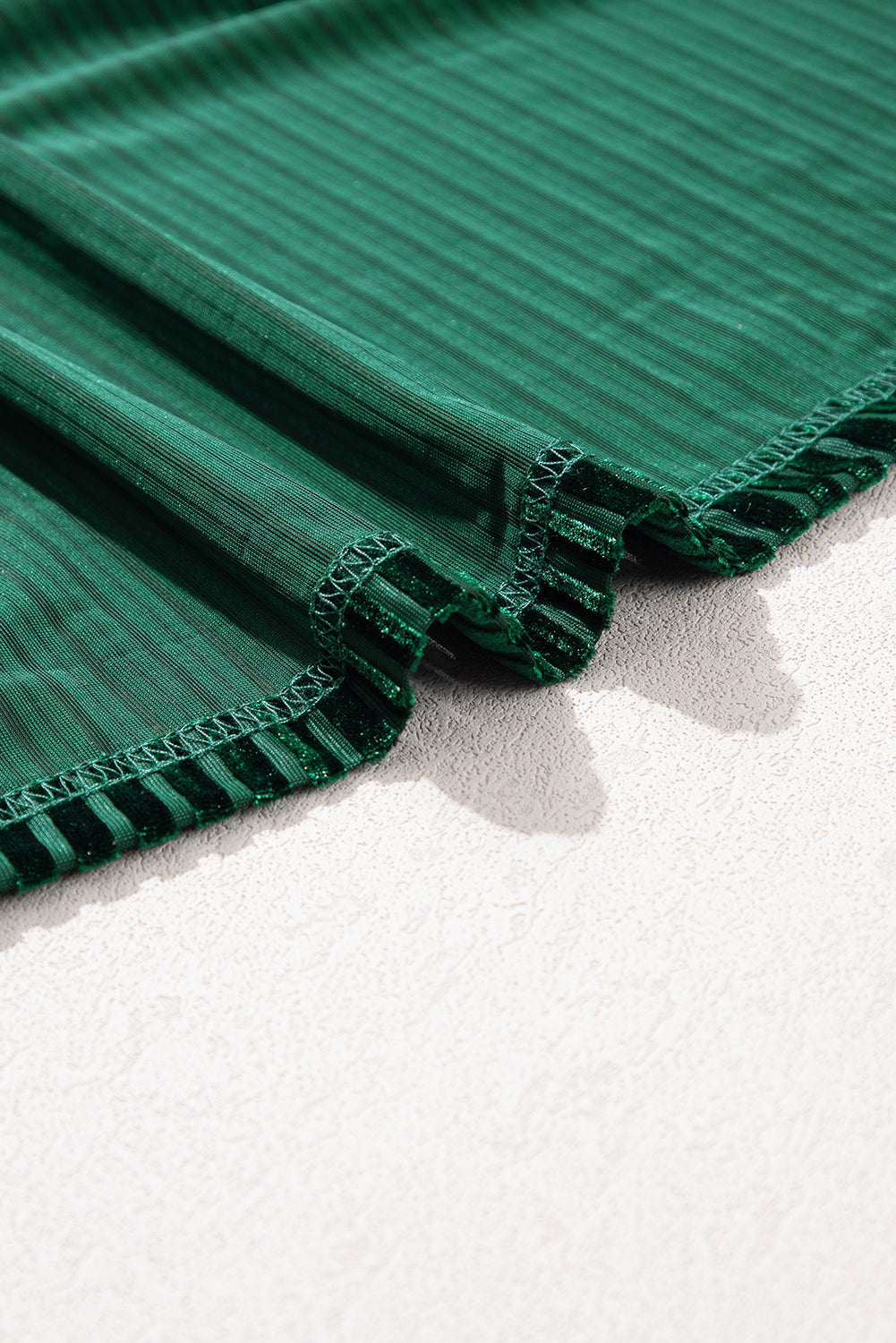 Zwartachtig groene gesmokte geribbelde fluwelen babydoll-top