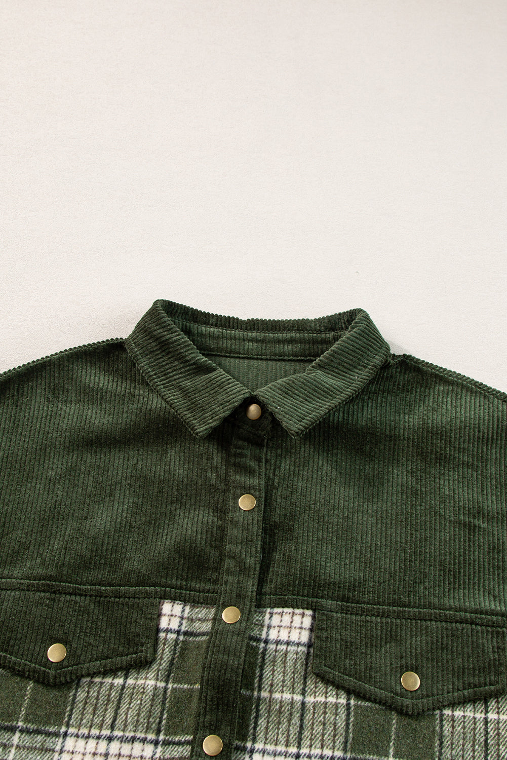 Zwartachtig groene drukknopen Colorblock geruite shacket