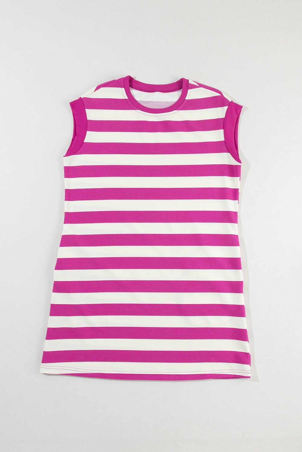 Roze gestreepte T-shirtjurk met kapmouwen en zakken