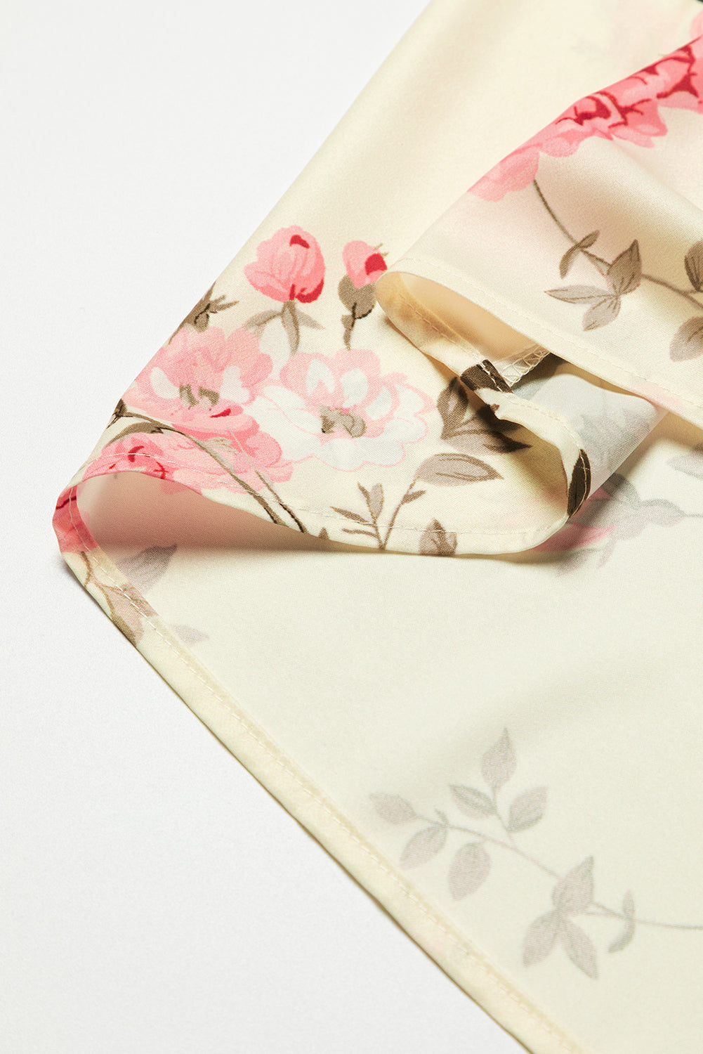 Beige blouse met V-hals met bloemenprint en lantaarnmouwen