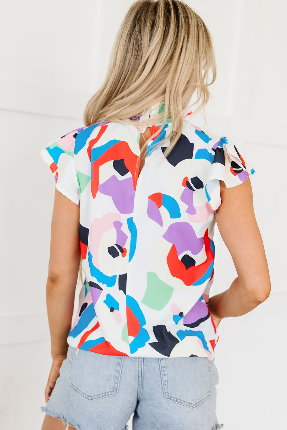 Gesmokte blouse met veelkleurige abstracte print en ruches aan de mouwen
