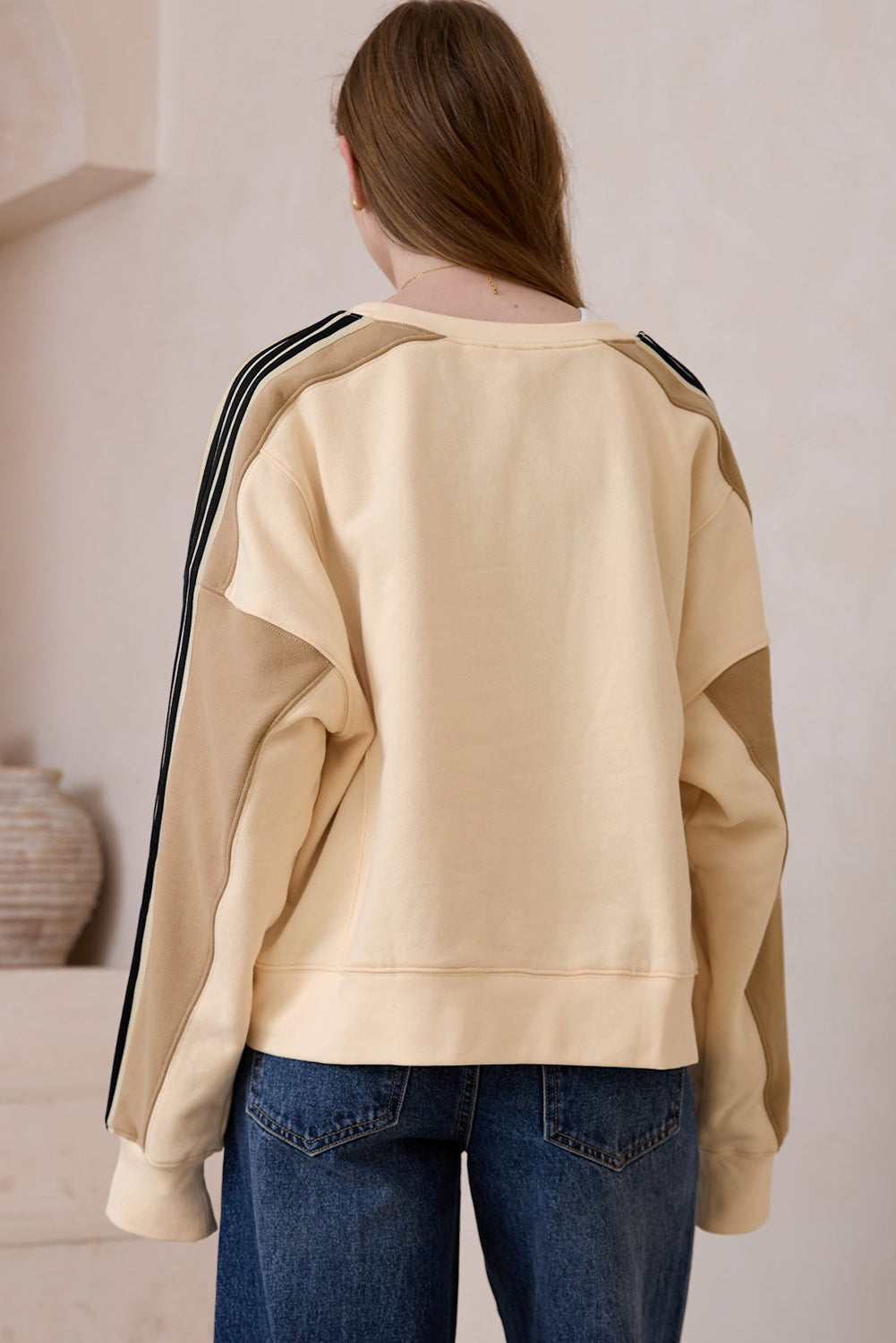 Beige contrast gestreepte patchwork druppel schouder los sweatshirt