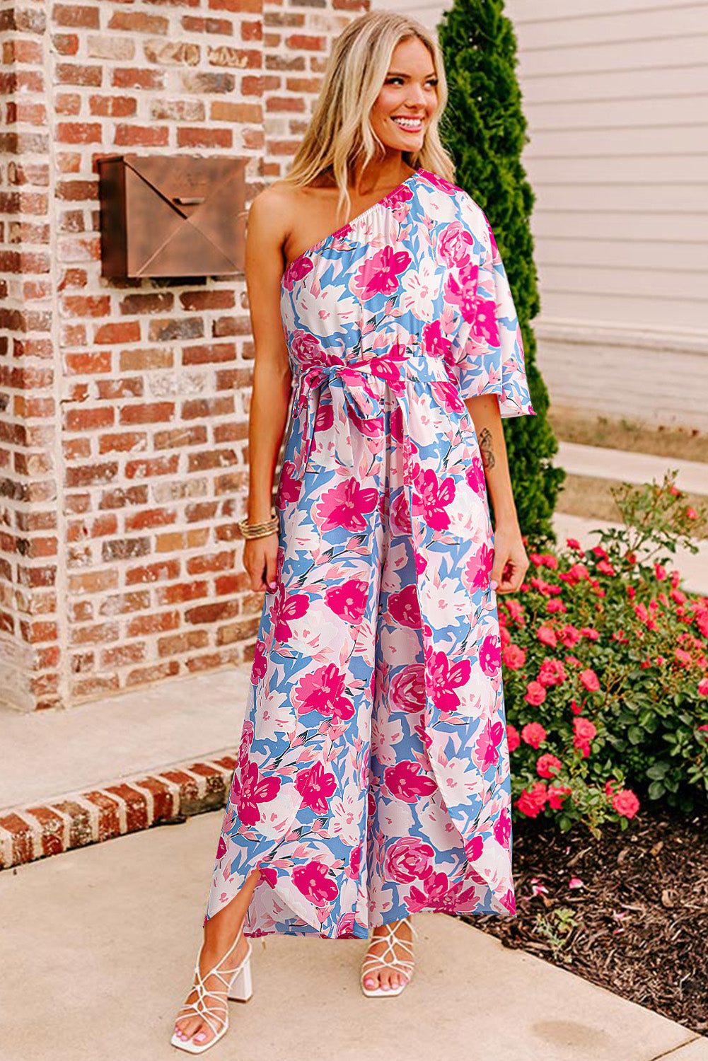 Roze bloemenprint asymmetrische halslijn enkele schouder drape mouw riem jumpsuit