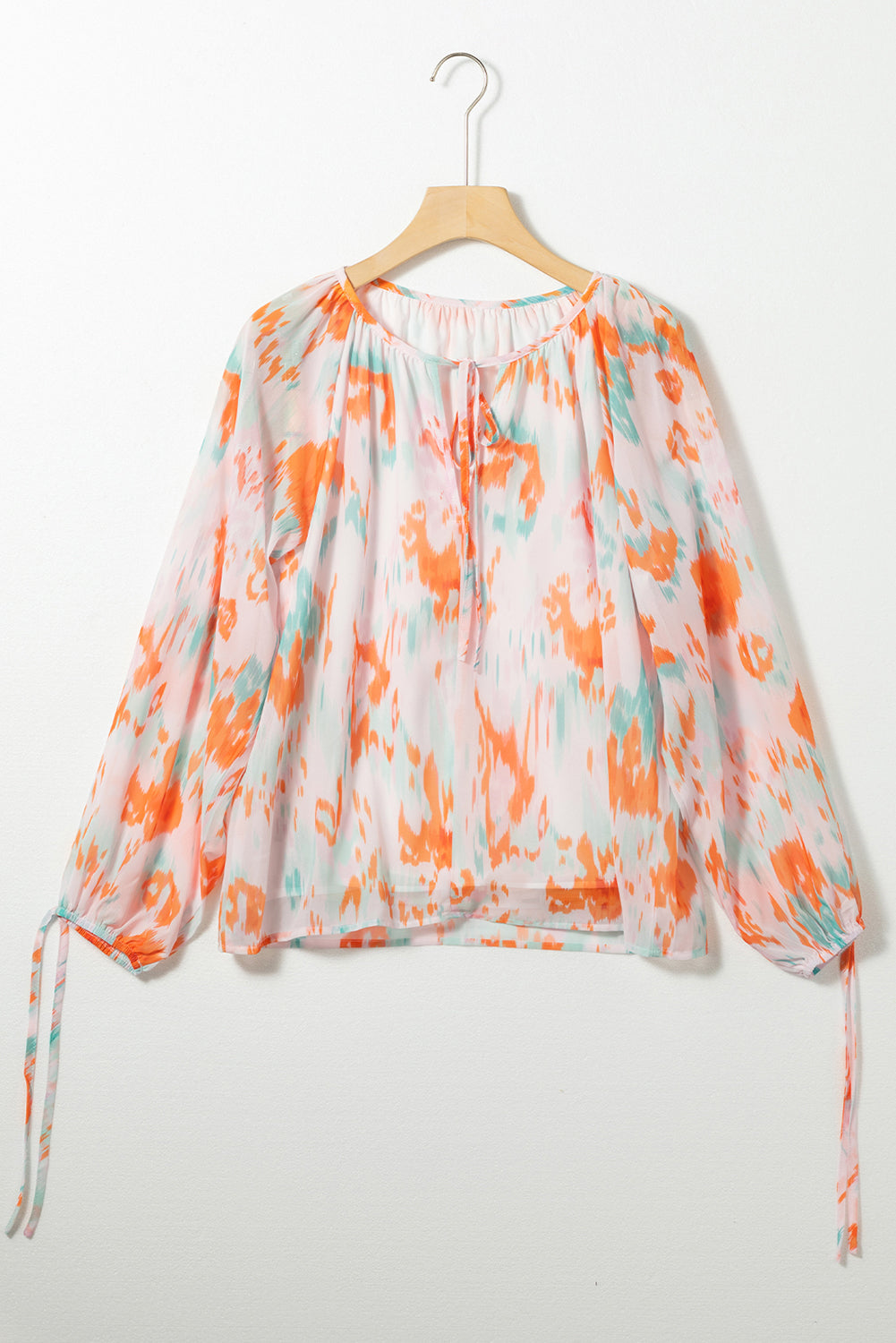 Blouse met veelkleurige abstracte print en splithals en pofmouwen