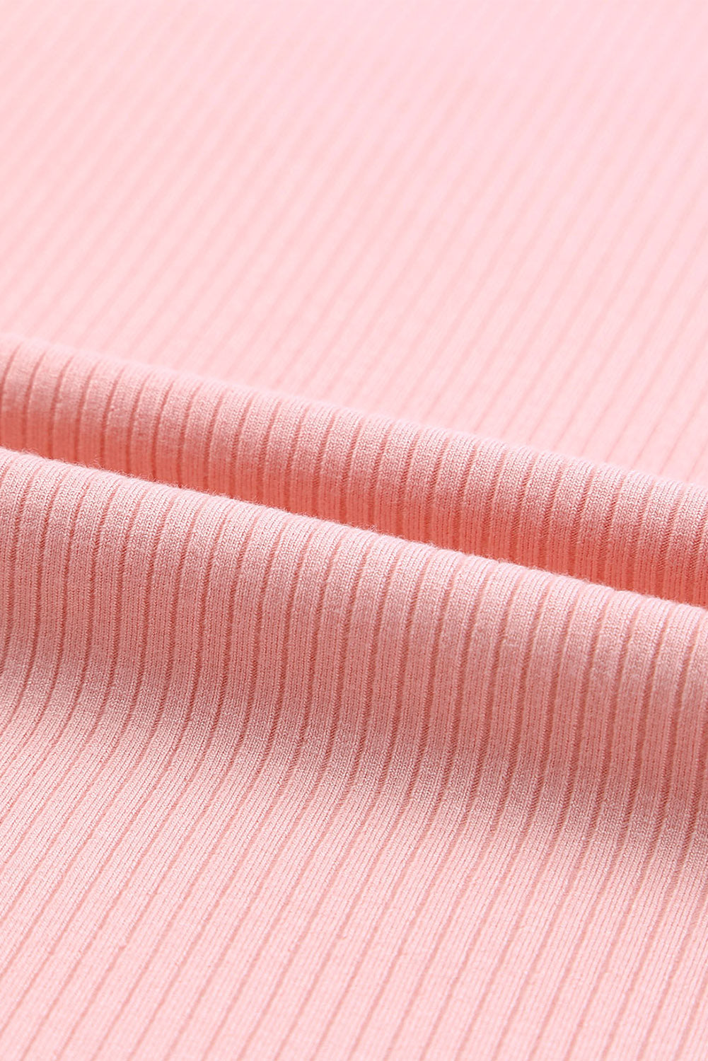 Roze geribbelde gebreide top met stippen en ruches aan de mouwen