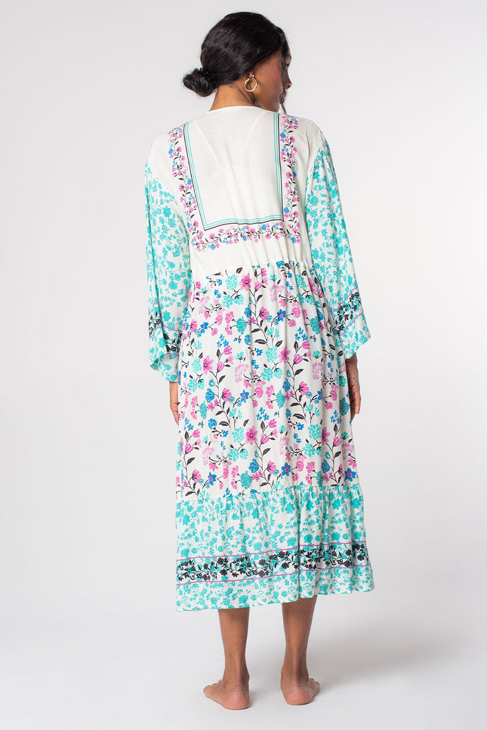 Veelkleurige kimono met lange mouwen en kwastjes