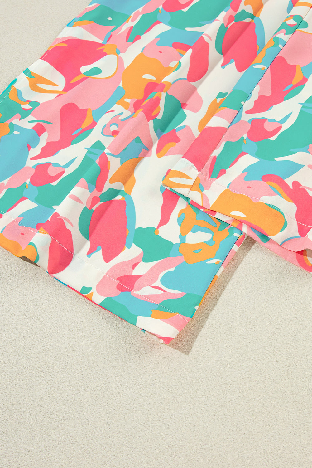Top met gebloemde mouwen, gesmokte broek met wijde pijpen