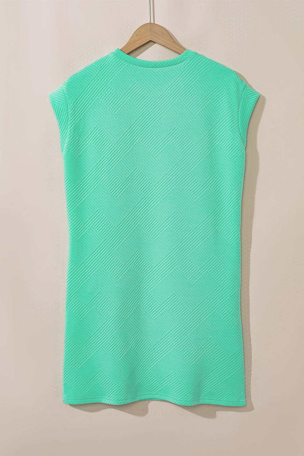 Mintgroene T-shirtjurk met getextureerde kapmouw