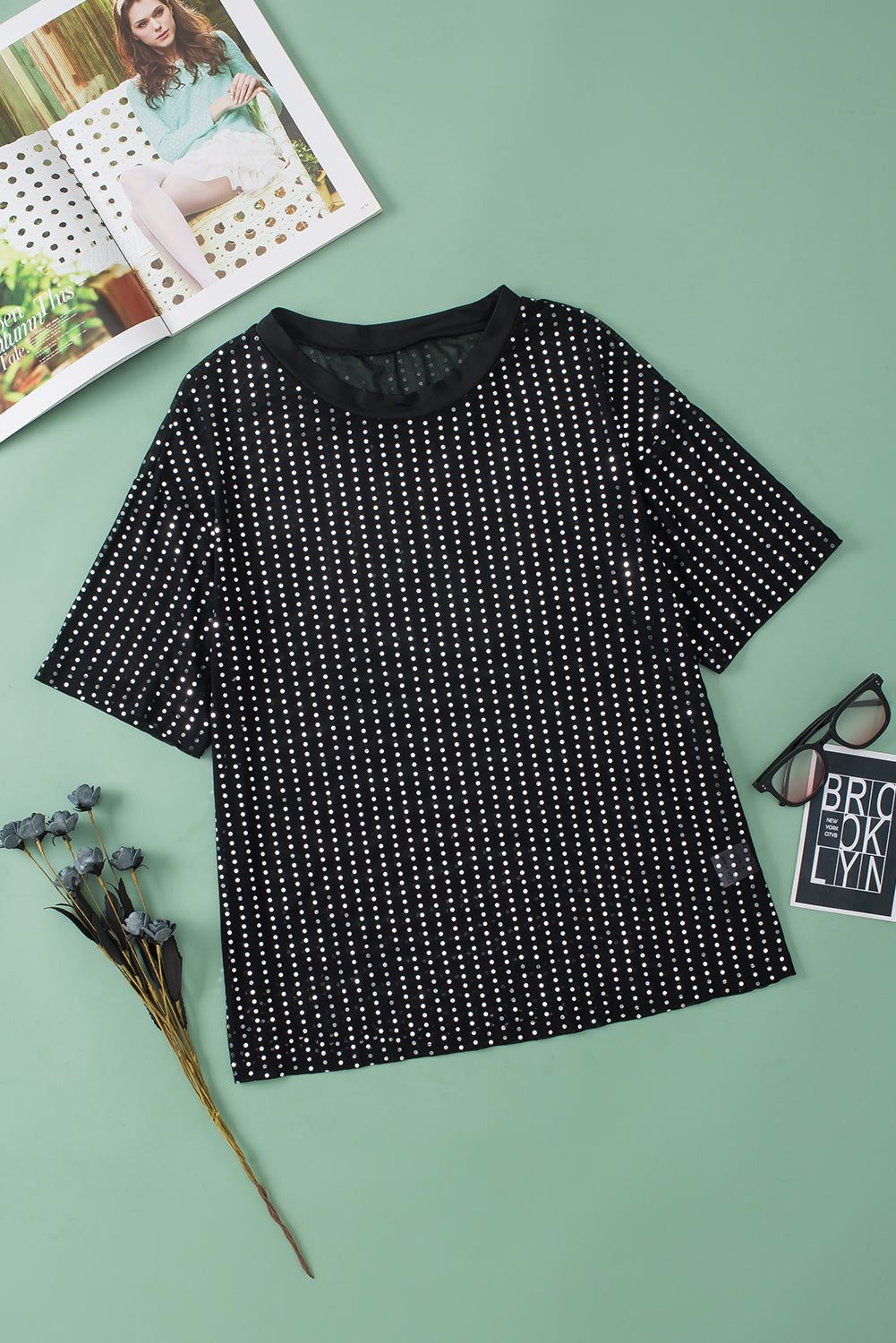 Zwart transparant T-shirt met lage schouder en pailletten