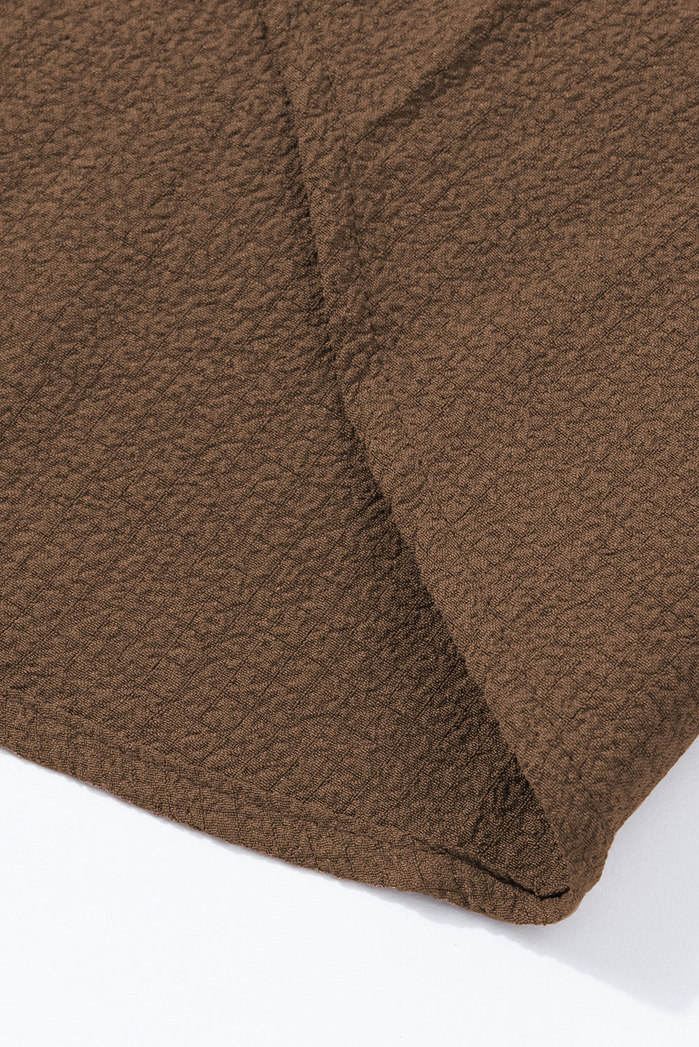 Cichorei koffie ruches split hals gekreukelde blouse met pofmouwen