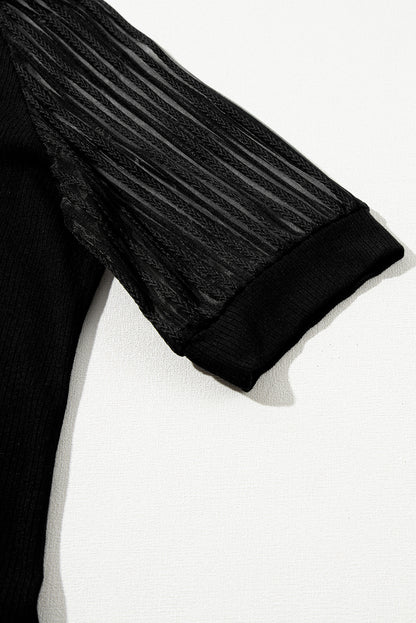 Zwart gestreept T-shirt met ronde hals en mesh mouwen