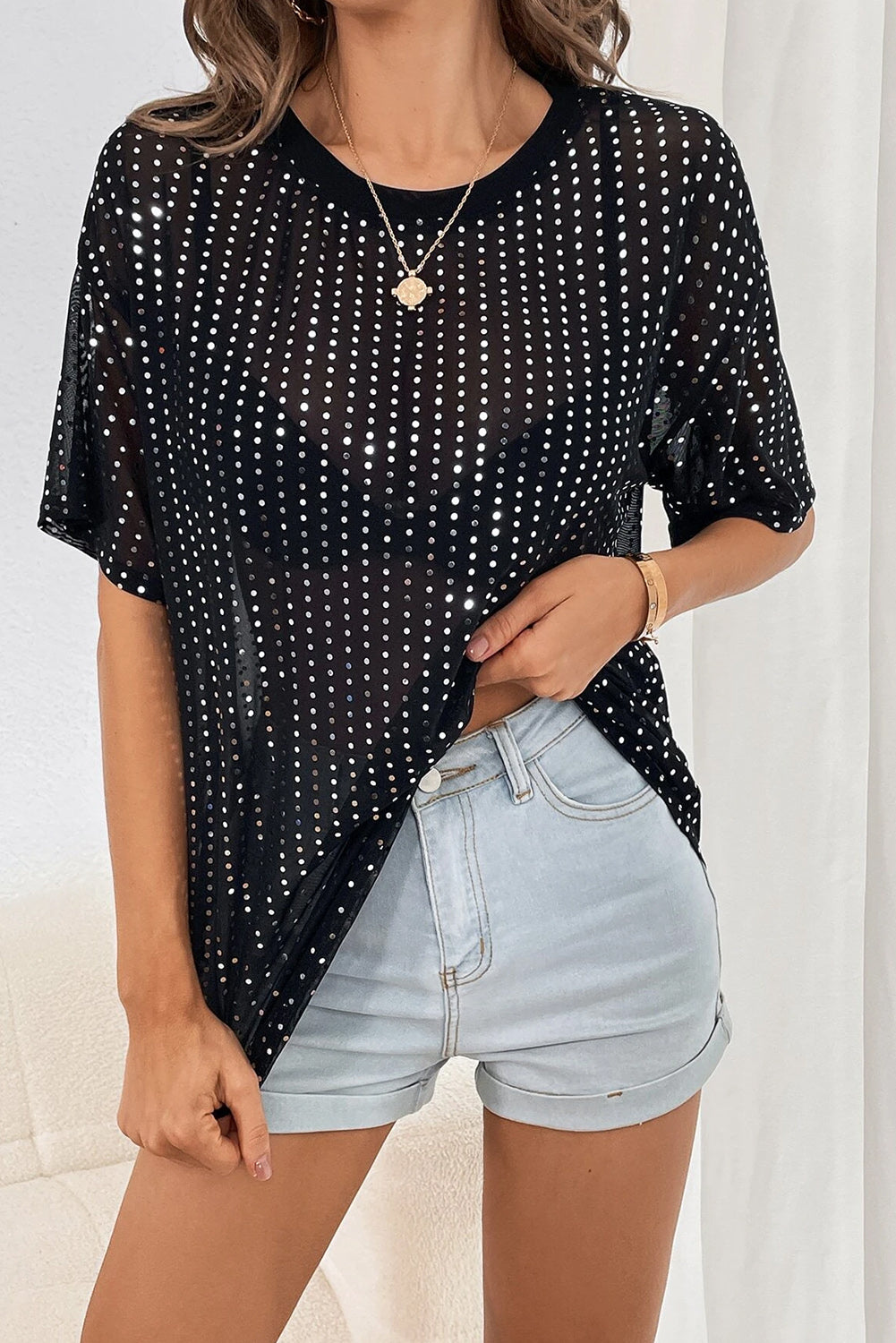 Zwart transparant T-shirt met lage schouder en pailletten