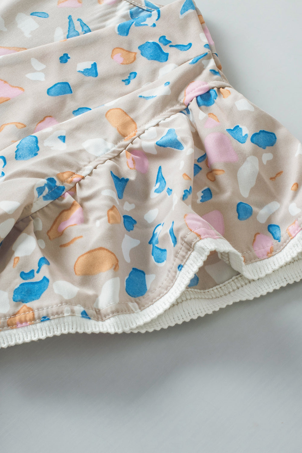 Kaki gekruiste blouse met V-hals, ruches en mouwen en print