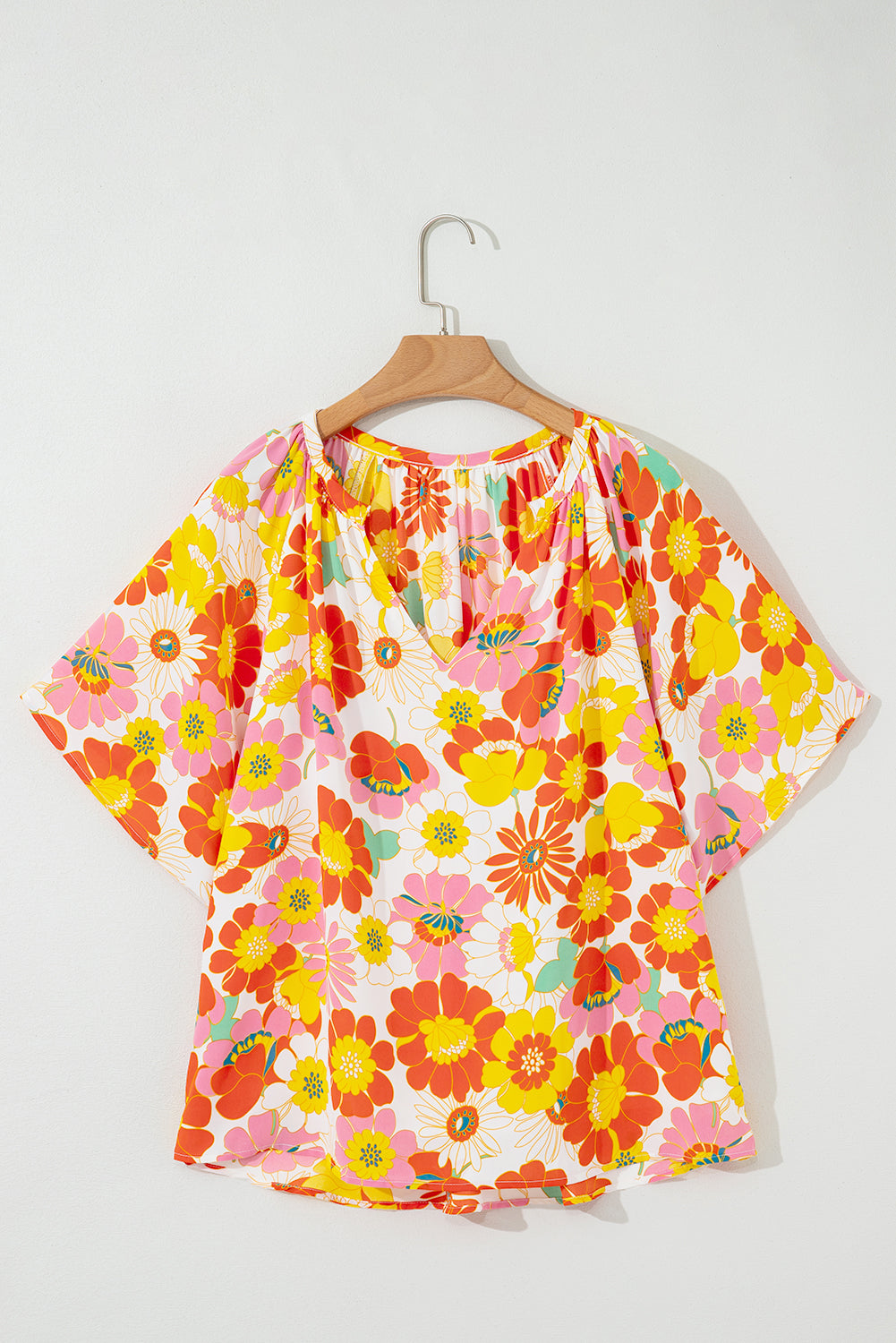 Oranje blouse met abstracte print en V-hals en halve mouw