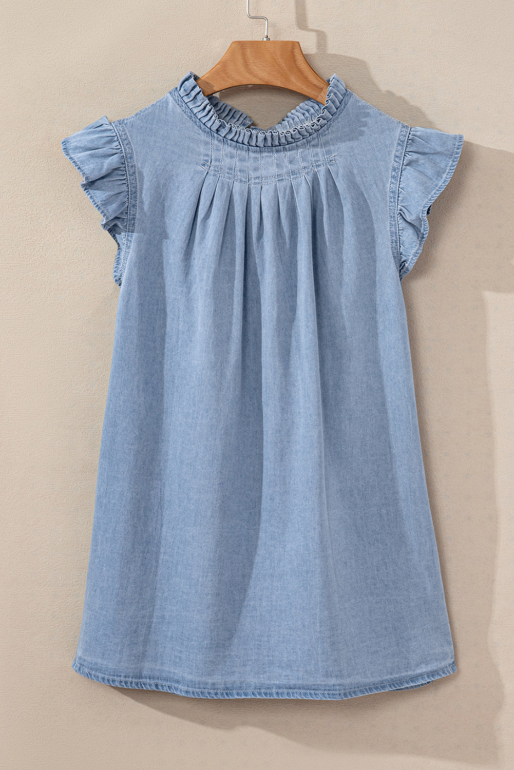 Beau blauwe retro chambray top met geplooide knoopsluiting op de rug