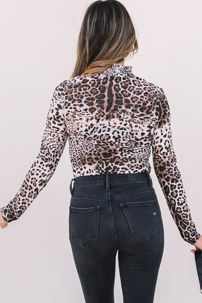 Bruine luipaard gesmokte nek mesh bodysuit met lange mouwen