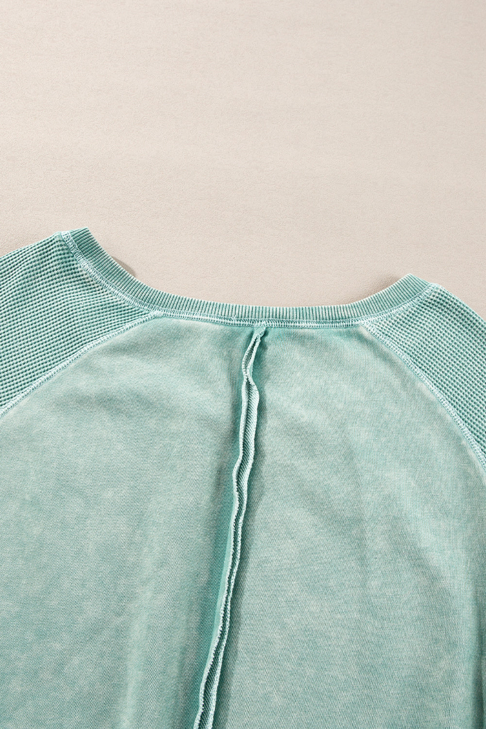 Minerale blauwe effen wafel gebreide patchwork raglanmouw sweatshirt