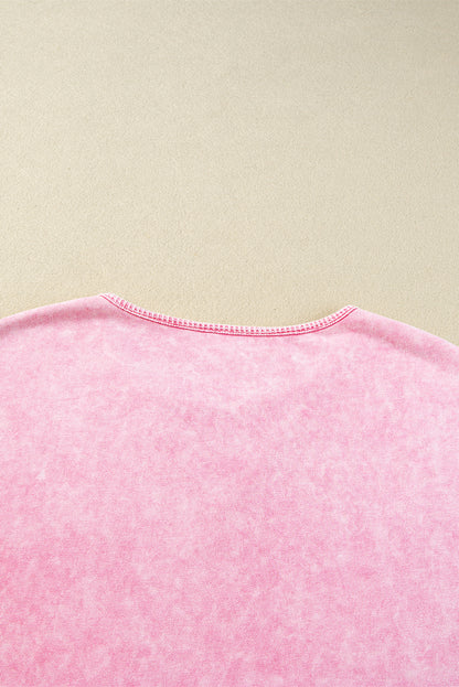 Aardbeiroze minerale wassing met zichtbare naad en oversized oversized T-shirt