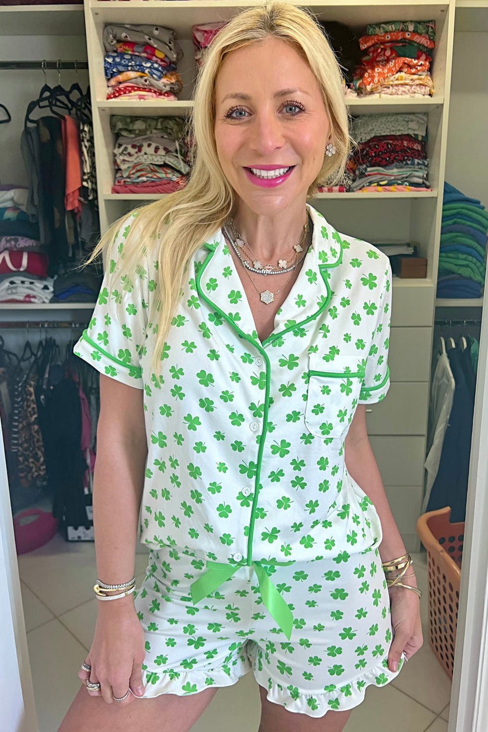 Groene klaver gedrukte korte mouw en gegolfde shorts pyjama set