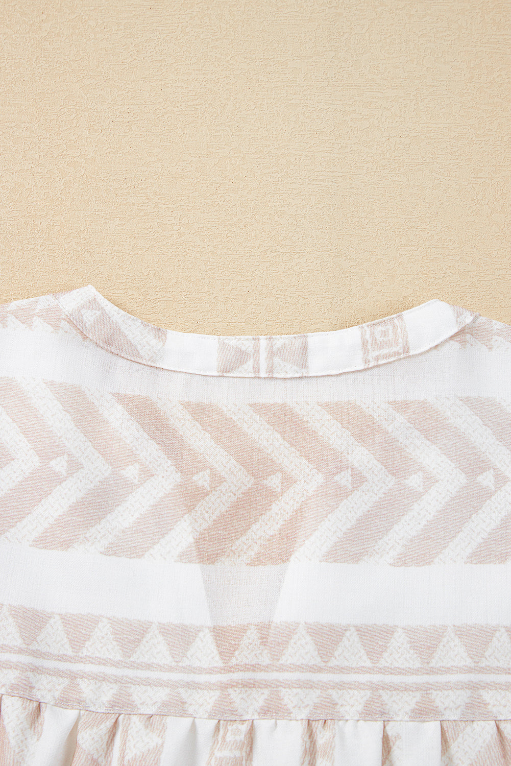 Jet Stream Geometric Jacquard Split V Nek Korte mouw Blouse