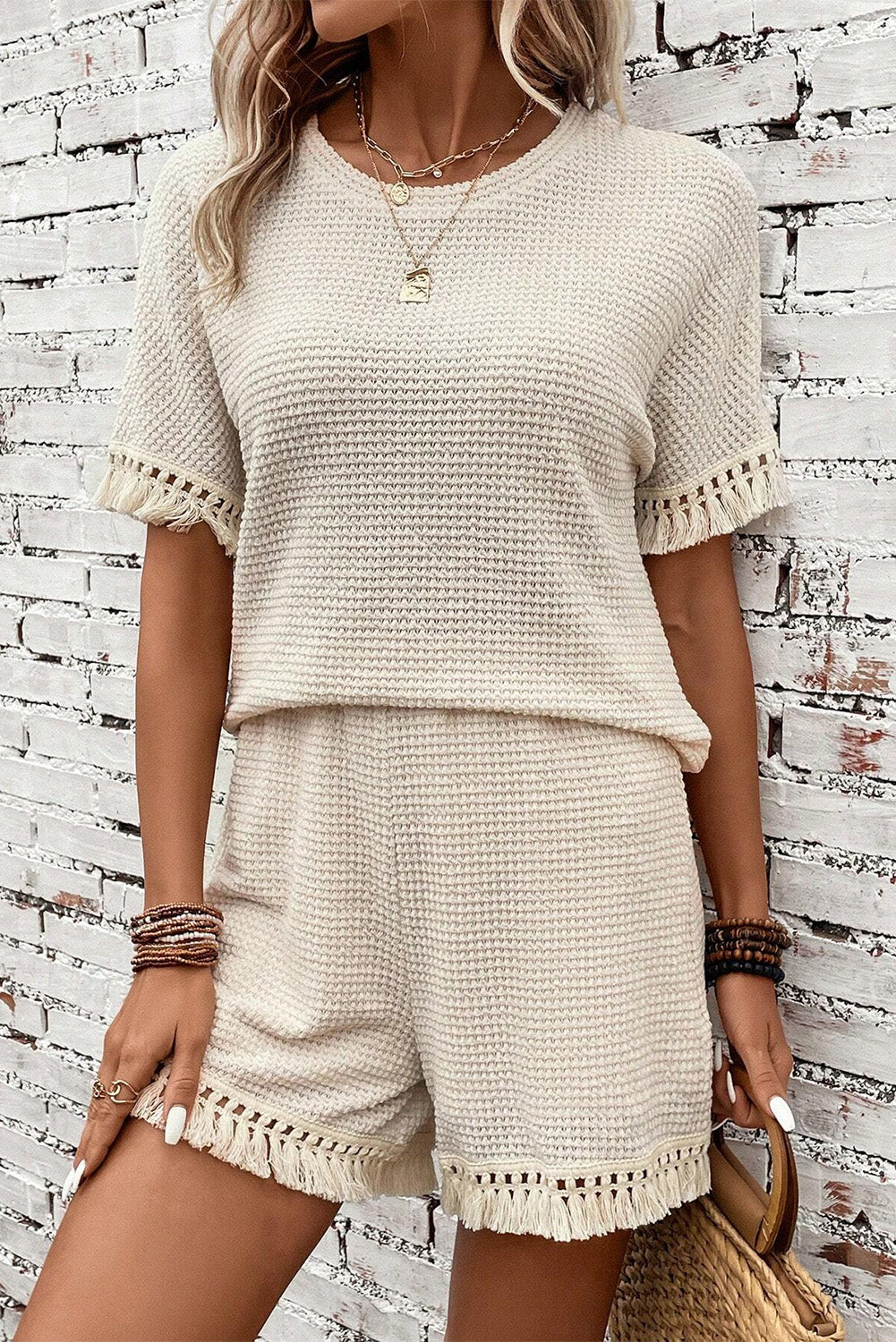 Beige korte tweedelige set met franjes en getextureerde rand