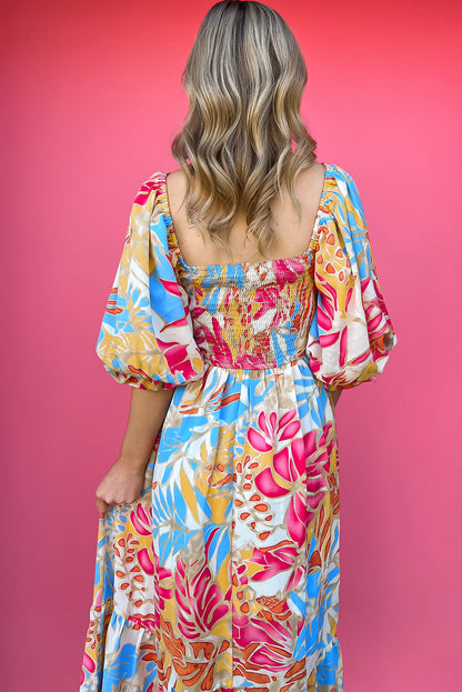 Rozerode maxi-jurk met gesmokt lijfje en pofmouwen met tropische print