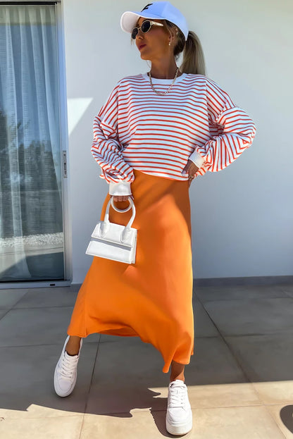 Oranje gestreept los sweatshirt met lage schouder en ronde hals