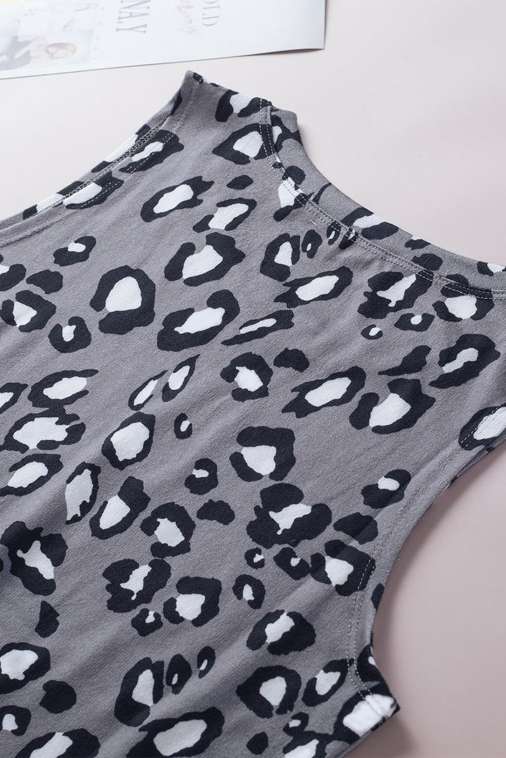 Grijze tanktop met ronde hals en luipaardprint