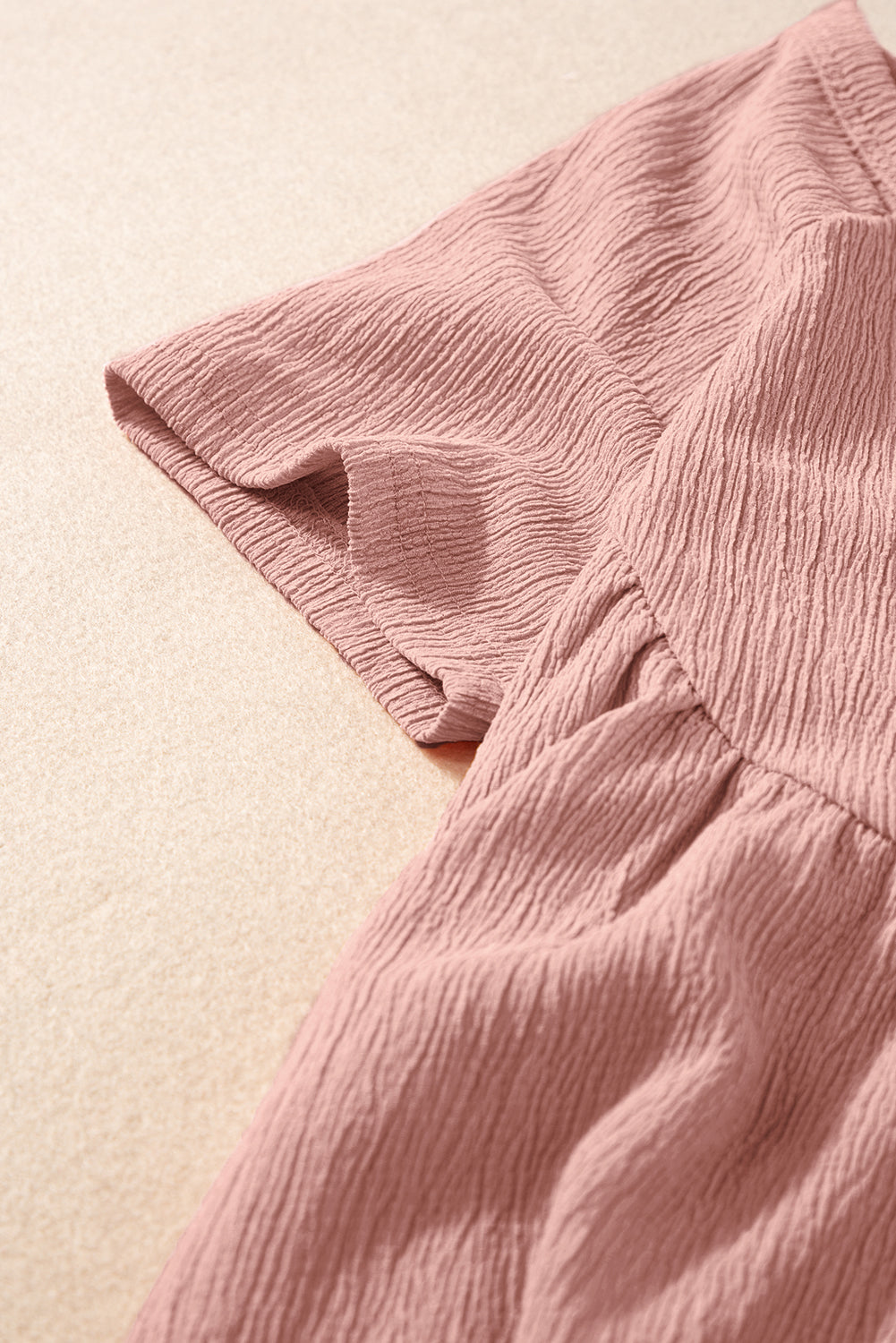 Roze effen top met korte mouwen en ruches aan de zoom