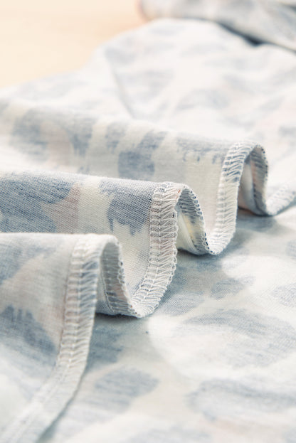 Wit T-shirt met contrasterende rand en luipaardprint