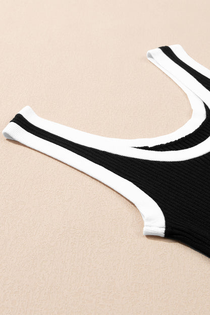 Zwarte geribbelde tanktop met U-hals en geribde rand met zwarte colorblock-rand