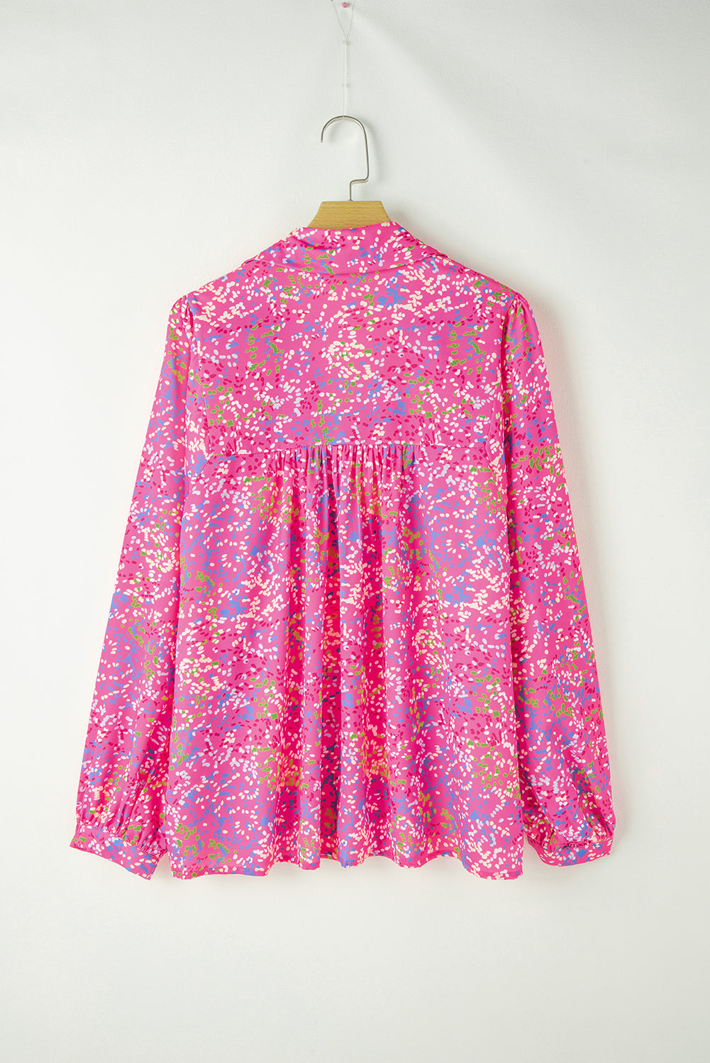 Bonbon Babydoll-blouse met abstracte print en kraag met V-hals