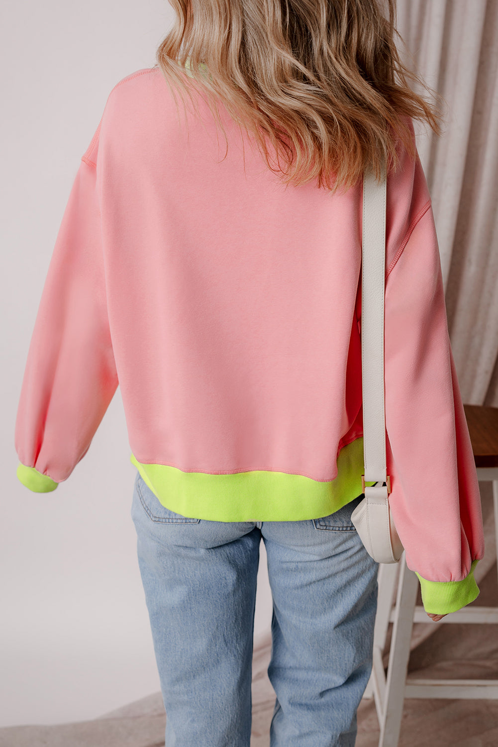 Roze sweatshirt met colorblock-bubbelmouwen