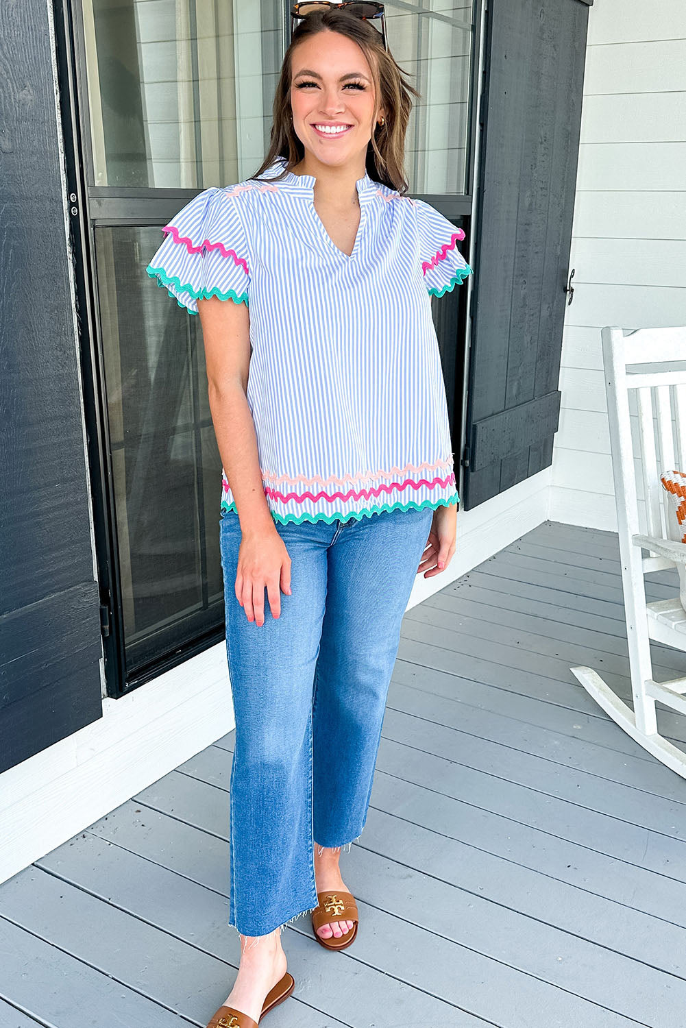 Hemelsblauwe gestreepte Ricrac-afwerking, splithals, gestreepte blouse met ruches aan de mouwen