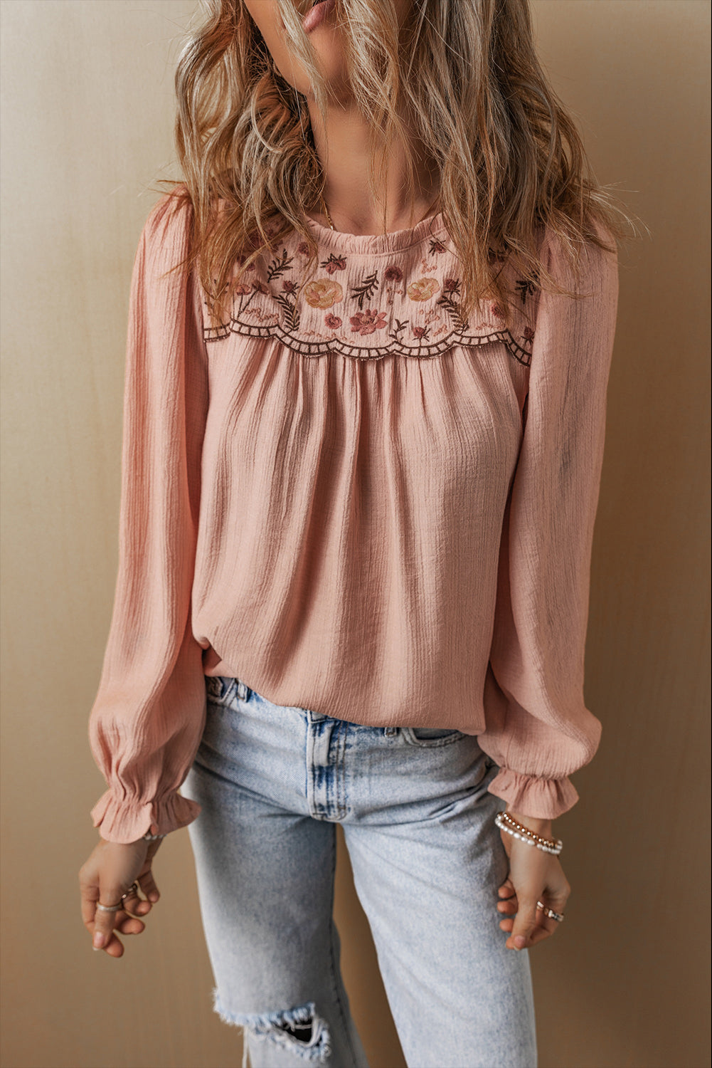 Gossamer Pink bloemen geborduurde textured founce mouw elegante blouse