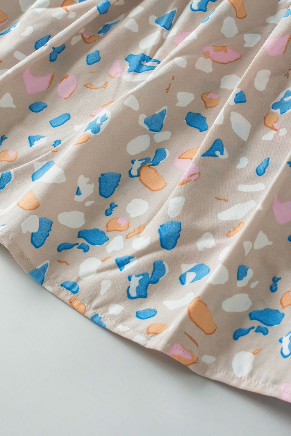 Kaki gekruiste blouse met V-hals, ruches en mouwen en print